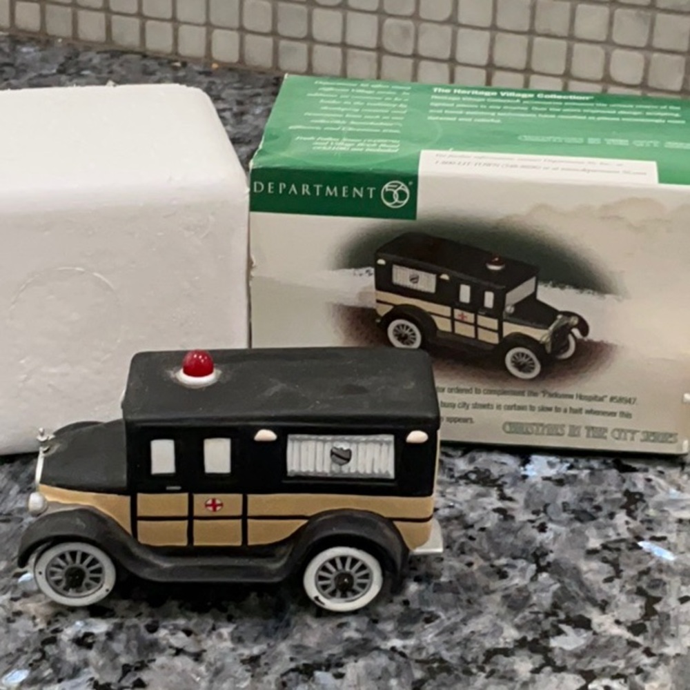 Department 56 the city ambulance
